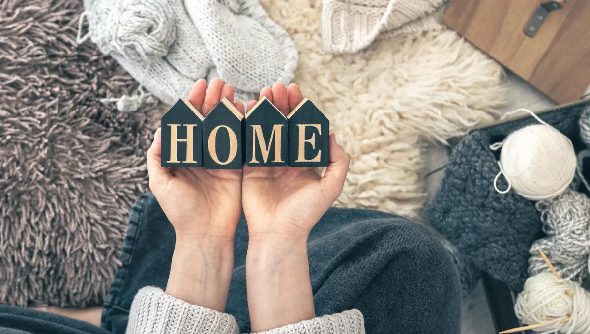 Przytulne wnętrze domu stworzone bez remontu dzięki dodatkom